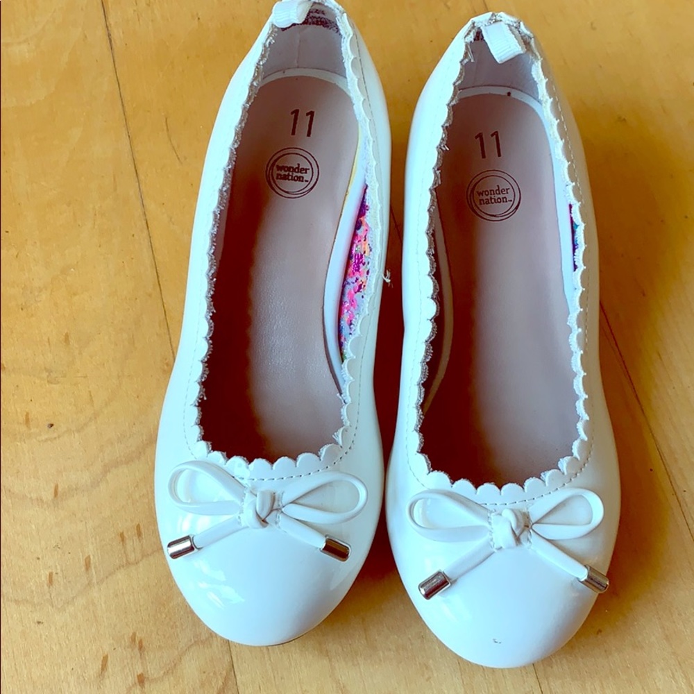 Girls size 11 White Dress Shoes GUC